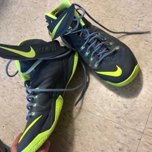 Lebron James Soldier 8's WITH BOX.